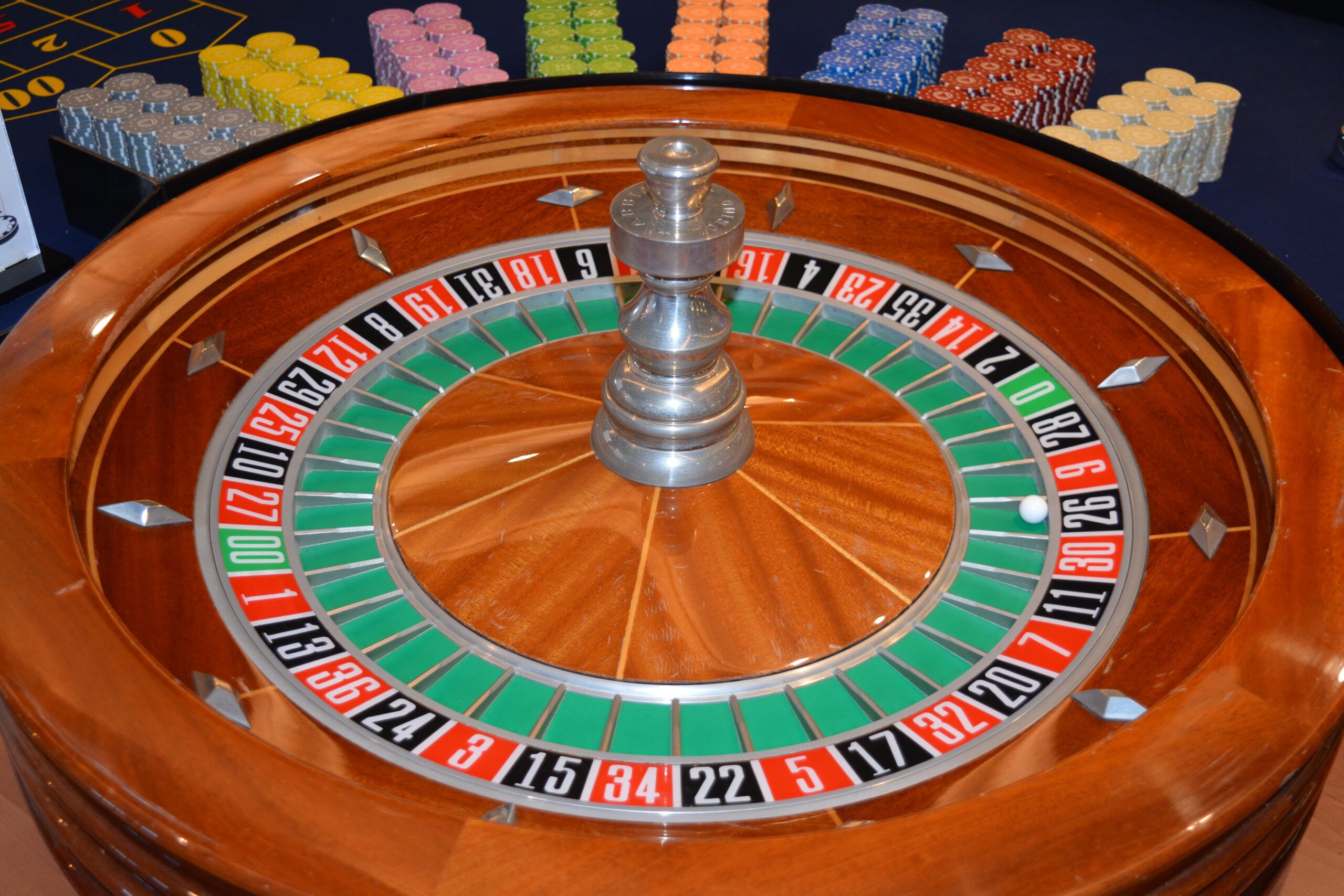 casino-roulette-made-of-wood